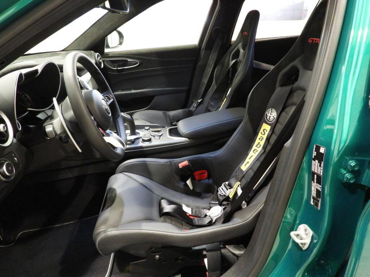 Alfa Romeo Giulia 2.9 T V6 AT8 Quadrifoglio (5)