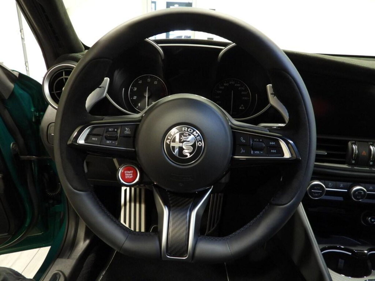 Alfa Romeo Giulia 2.9 T V6 AT8 Quadrifoglio (6)