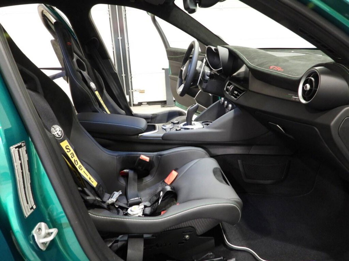 Alfa Romeo Giulia 2.9 T V6 AT8 Quadrifoglio (7)