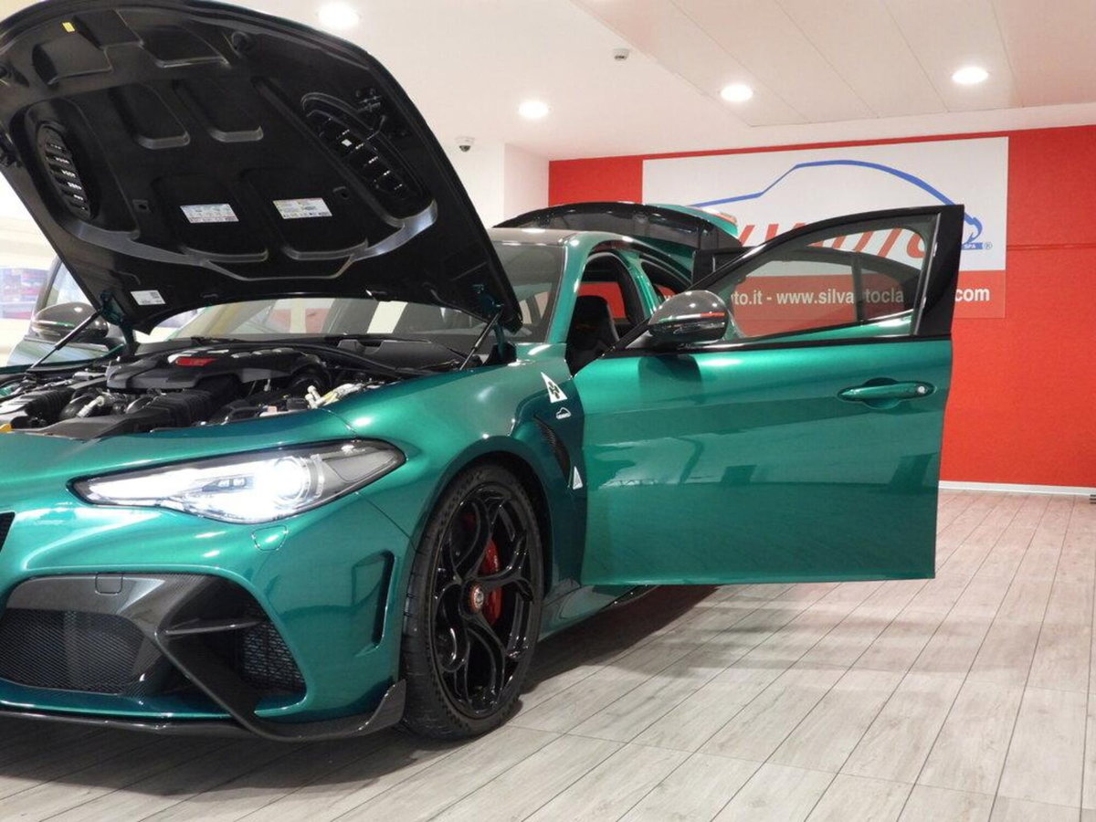 Alfa Romeo Giulia 2.9 T V6 AT8 Quadrifoglio (9)