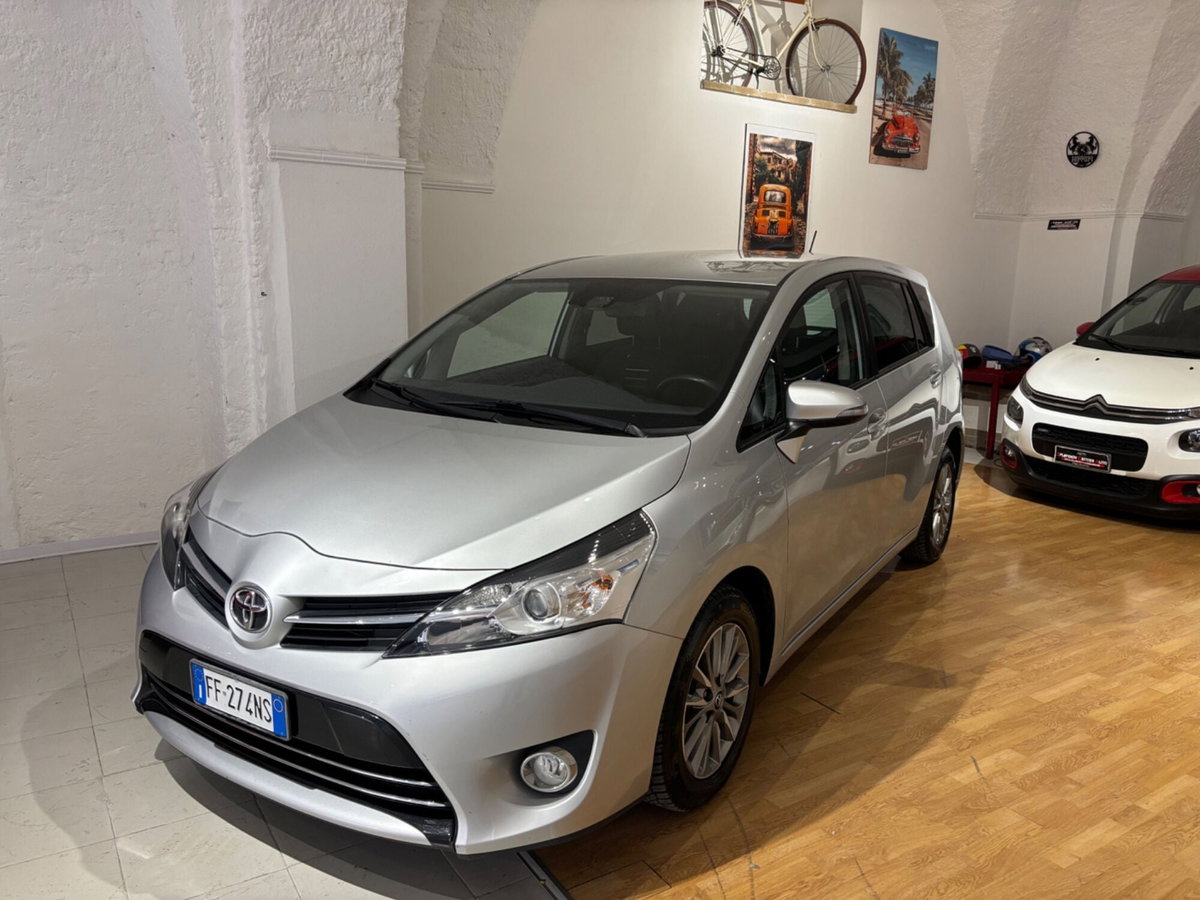 Toyota Verso 1.6 D-4D Style (2)