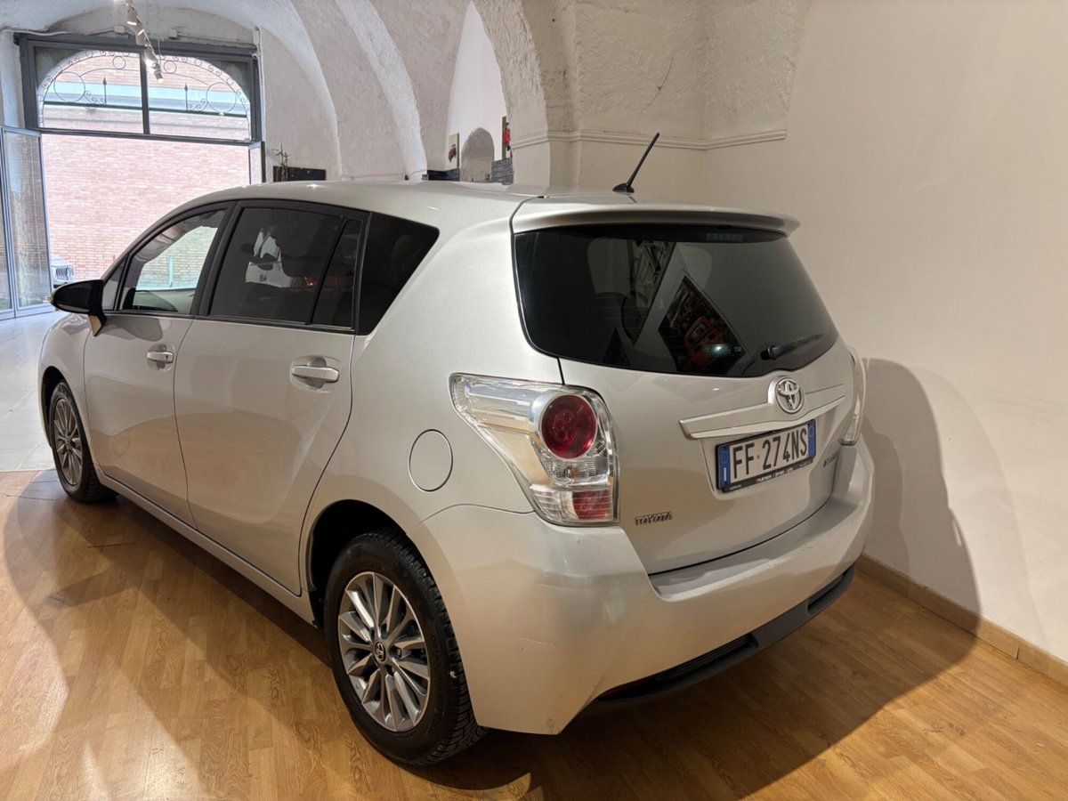 Toyota Verso 1.6 D-4D Style (8)