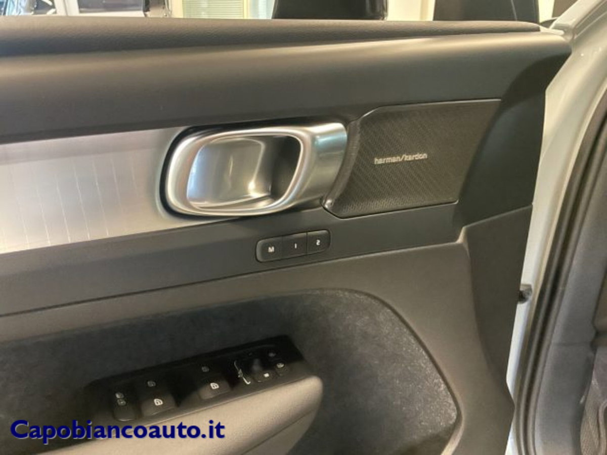 Volvo XC40 B3 automatico Plus Dark (11)
