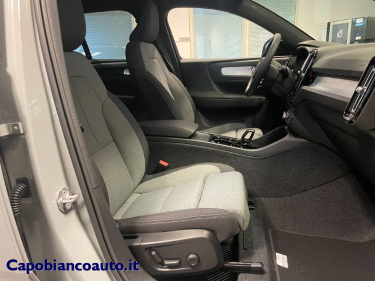 Volvo XC40 B3 automatico Plus Dark (12)