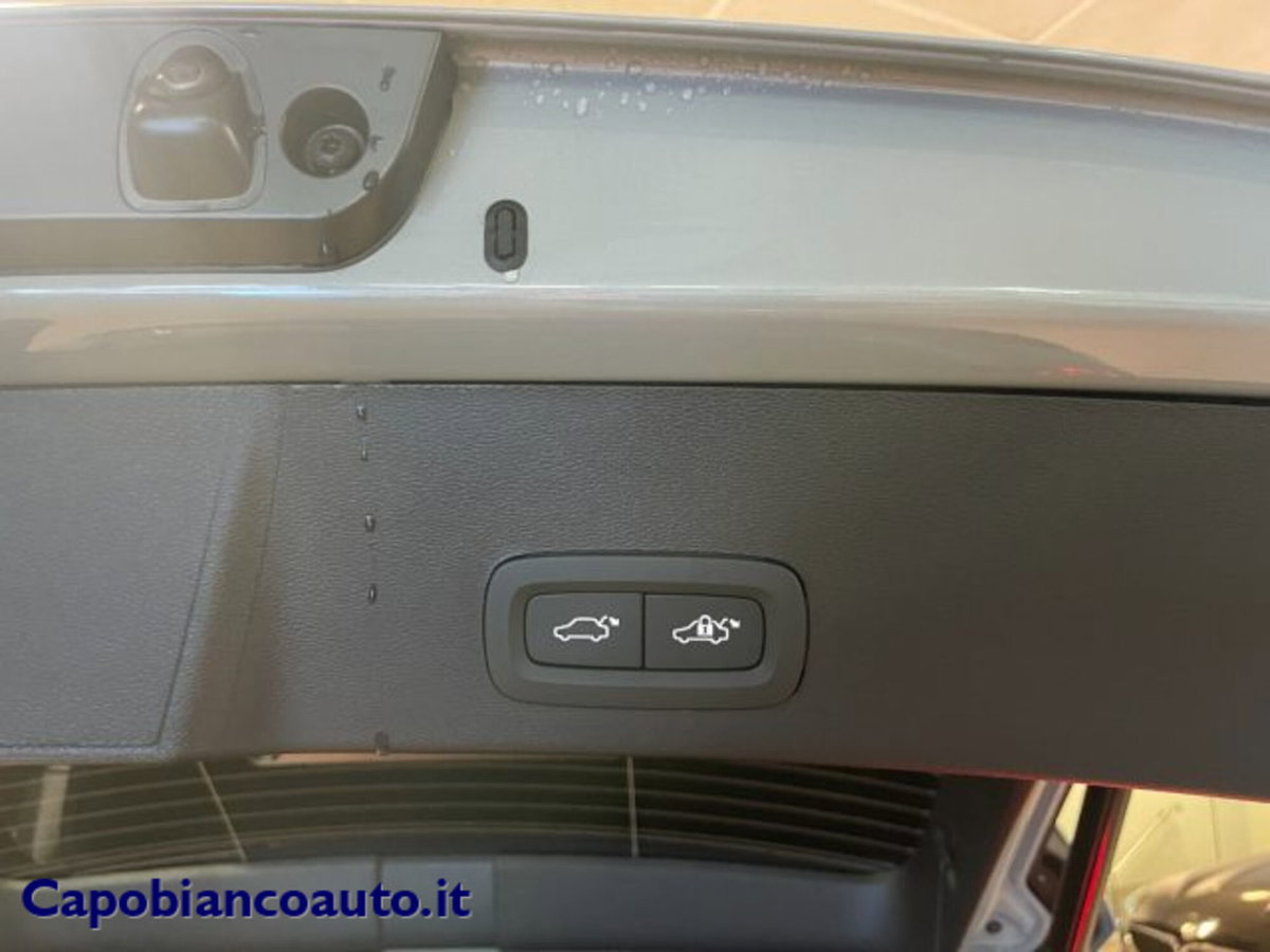 Volvo XC40 B3 automatico Plus Dark (15)