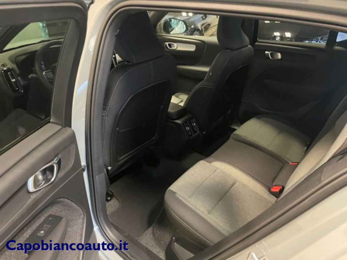 Volvo XC40 B3 automatico Plus Dark (16)
