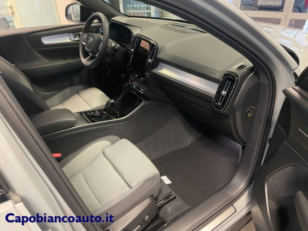 Volvo XC40 B3 automatico Plus Dark (17)
