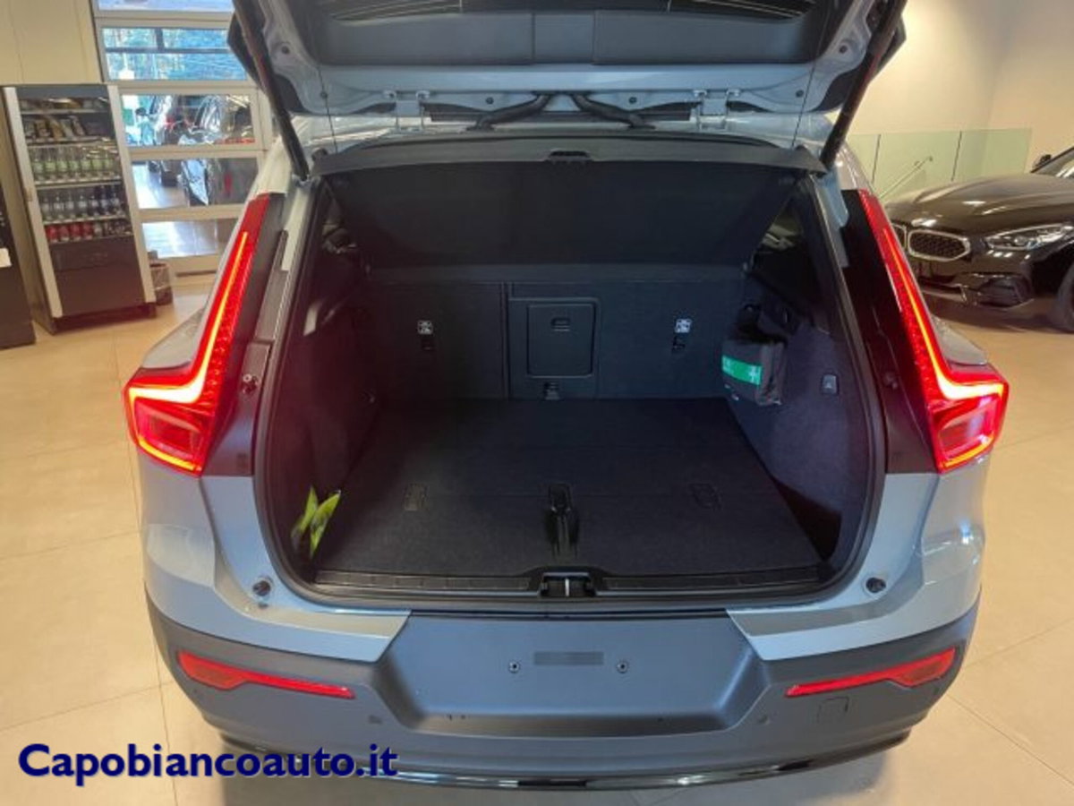 Volvo XC40 B3 automatico Plus Dark (18)