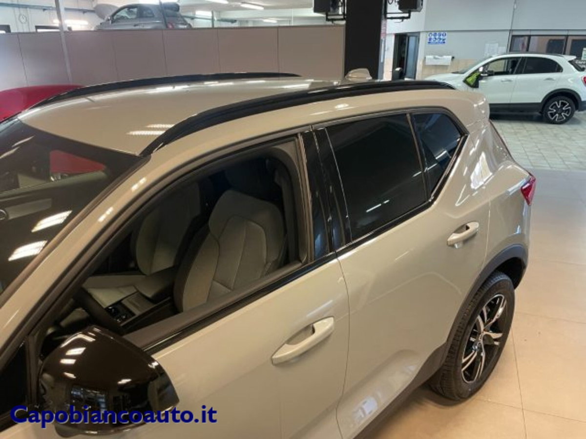 Volvo XC40 B3 automatico Plus Dark (4)