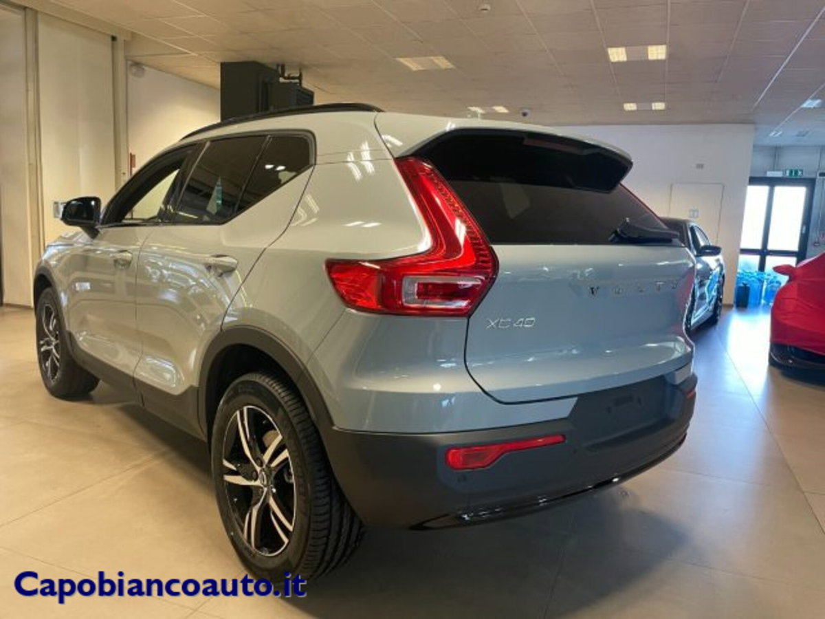 Volvo XC40 B3 automatico Plus Dark (5)