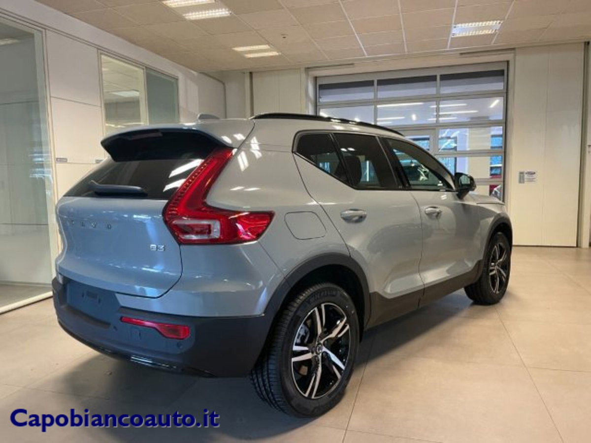 Volvo XC40 B3 automatico Plus Dark (7)