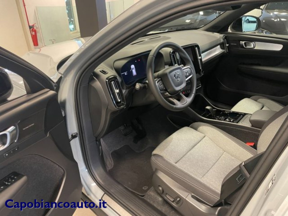 Volvo XC40 B3 automatico Plus Dark (8)