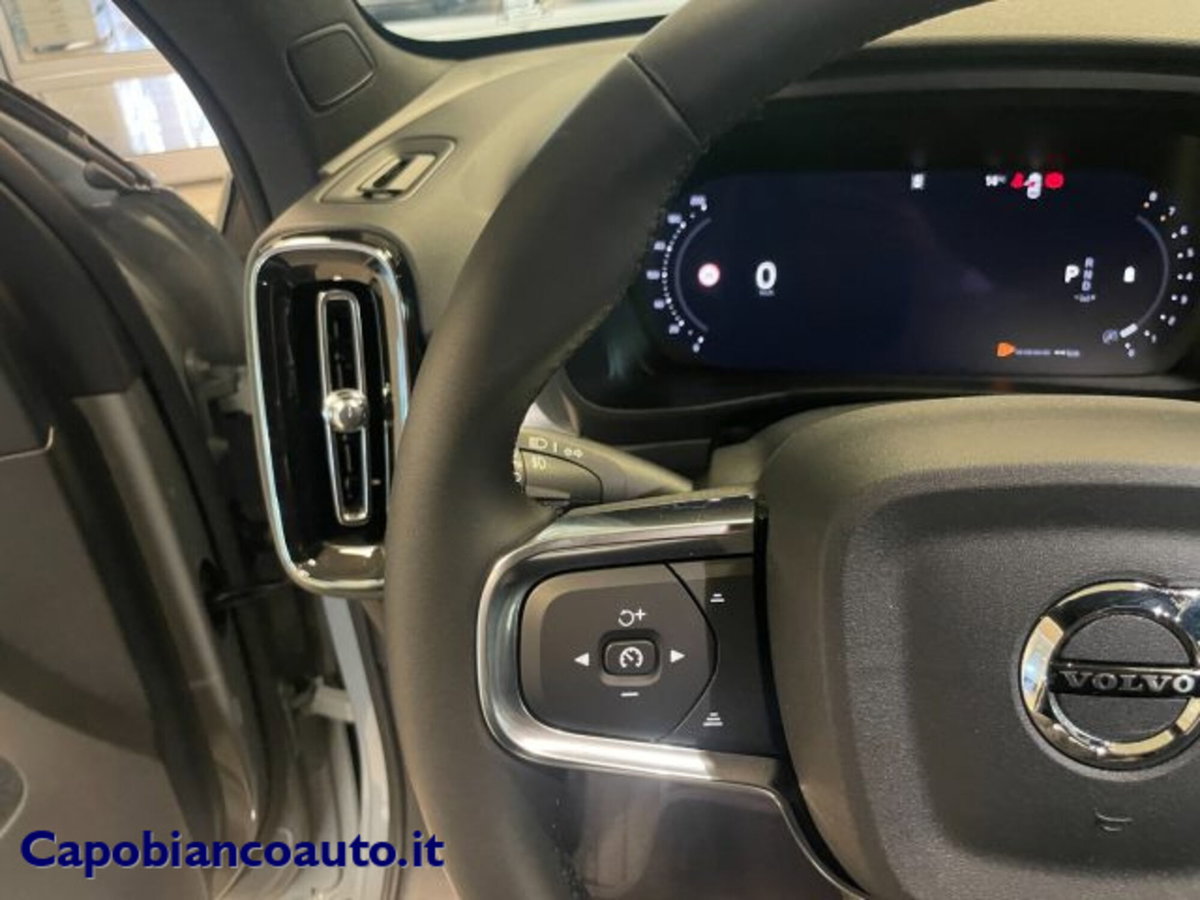 Volvo XC40 B3 automatico Plus Dark (9)
