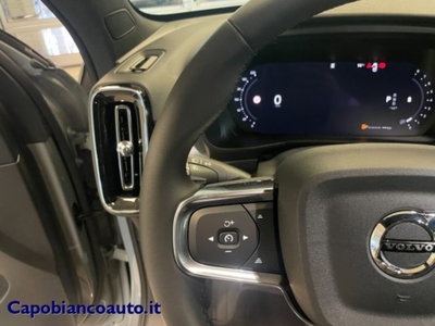 Volvo XC40 B3 automatico Plus Dark (9)