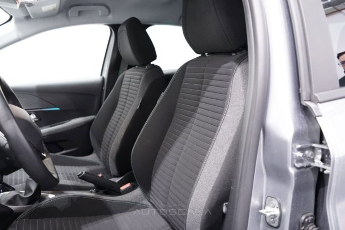 Peugeot 208 1.2 puretech Active s&s 75cv (11)