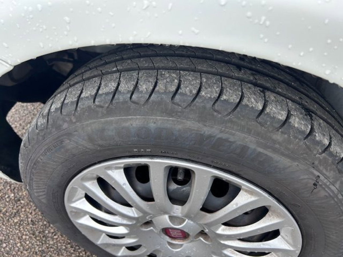 Fiat Punto 1.3 MJT II S&S 95 CV 5 porte Street (7)