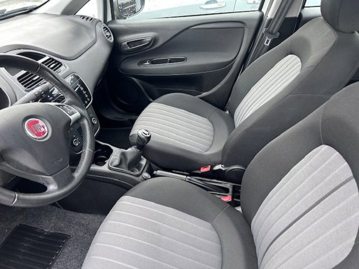 Fiat Punto 1.3 MJT II S&S 95 CV 5 porte Street (9)
