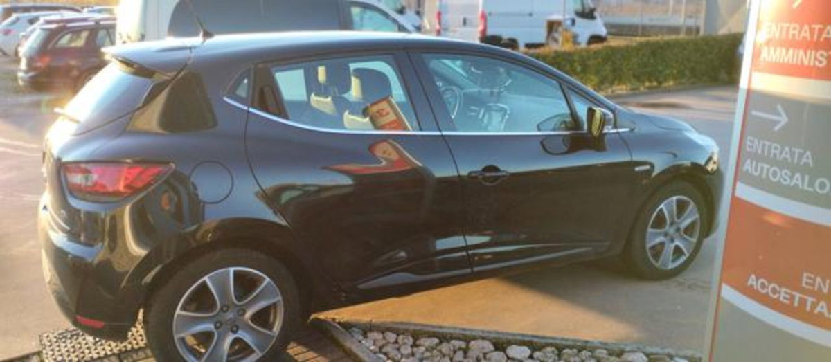 Renault Clio 1.5 dCi 8V 75CV 5 porte Costume National (4)