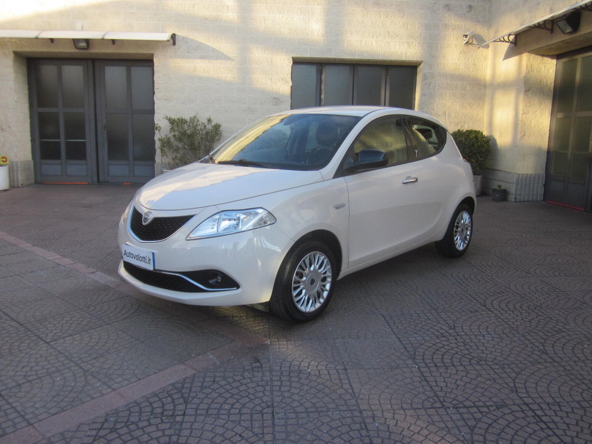 Lancia Ypsilon 1.2 69 CV 5 porte Gold
