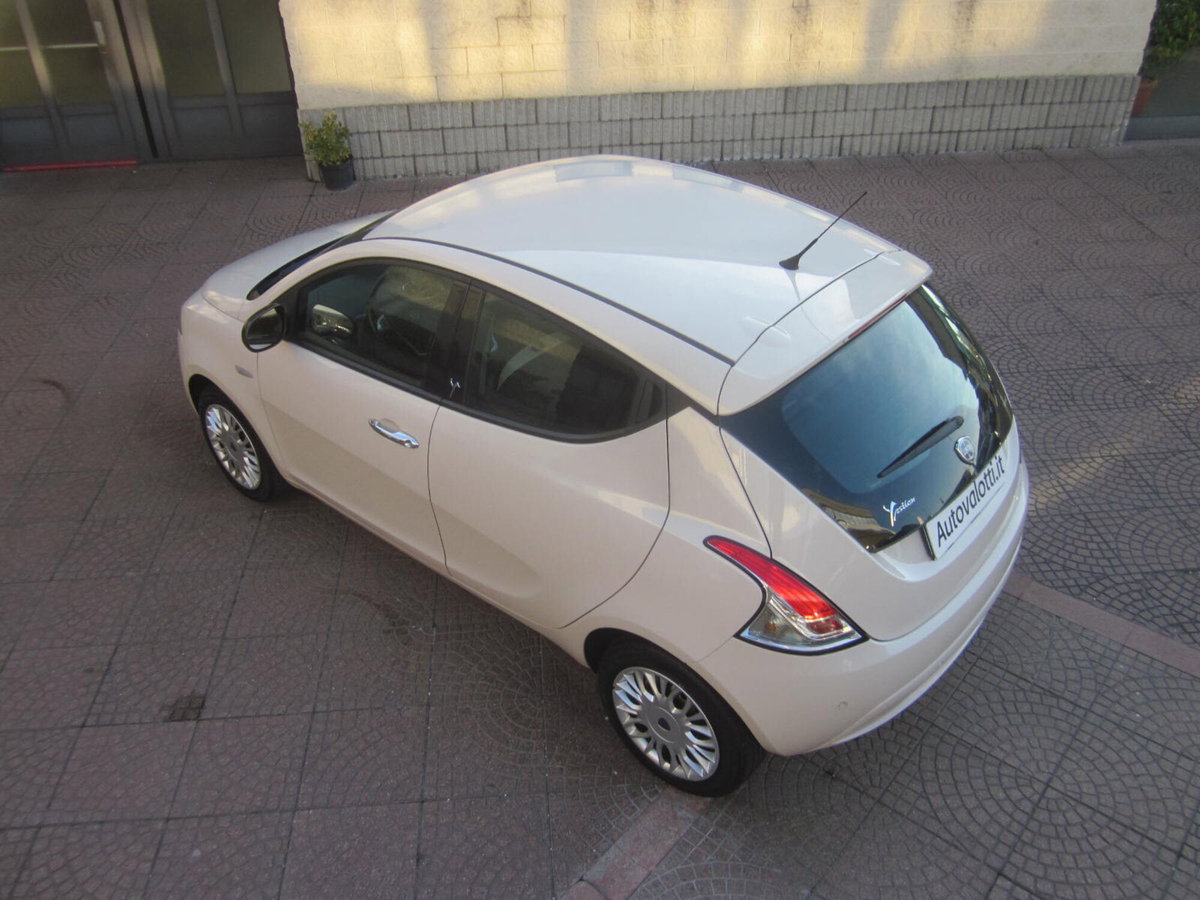 Lancia Ypsilon 1.2 69 CV 5 porte Gold (10)