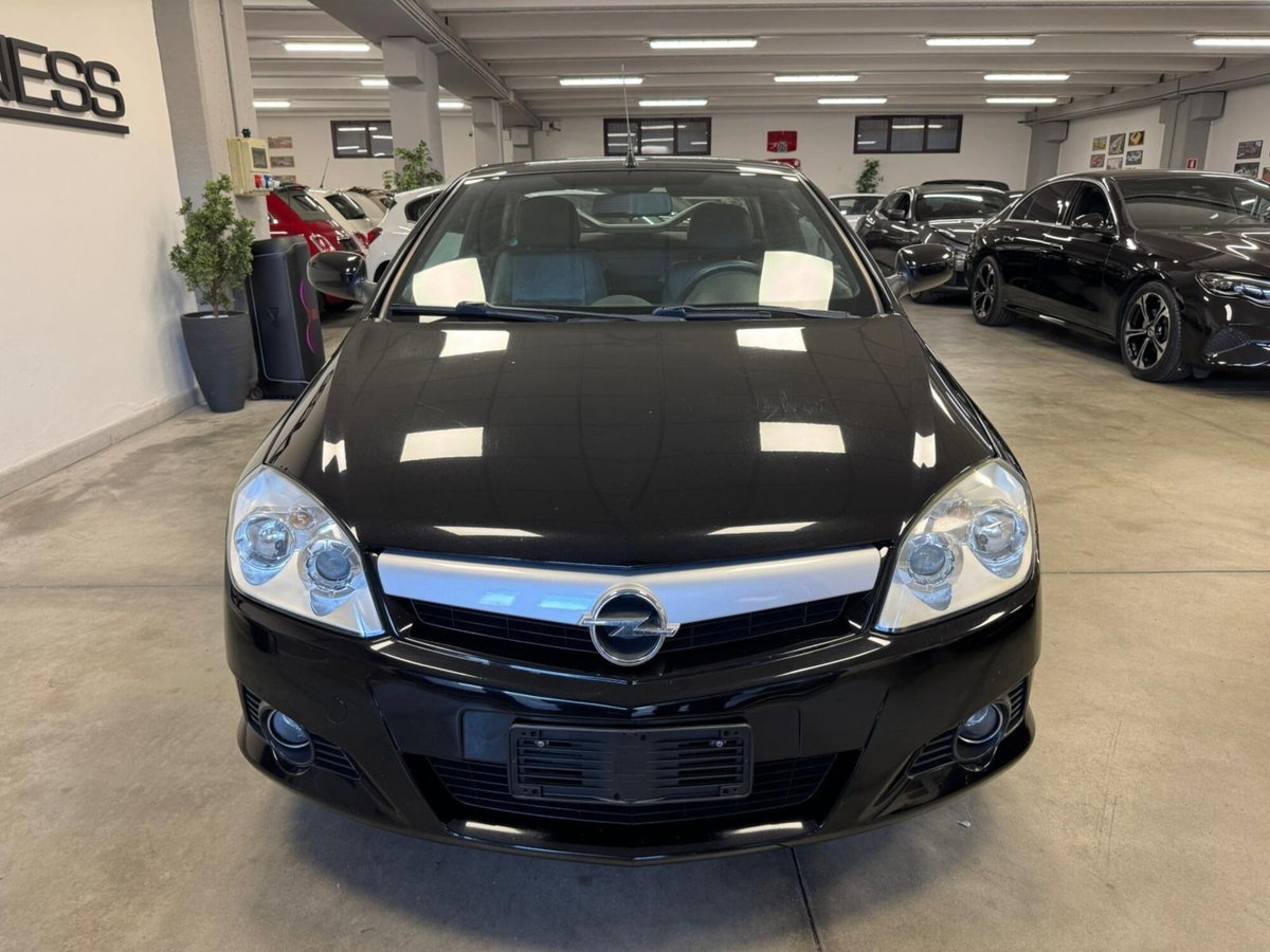 Opel Tigra TwinTop 1.4 16V Sport (2)