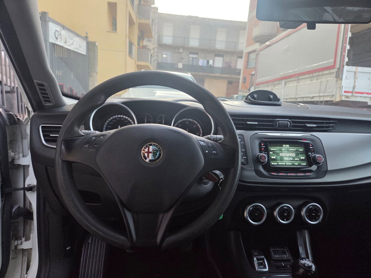 Alfa Romeo Giulietta 1.6 JTDm-2 Distinctive (11)