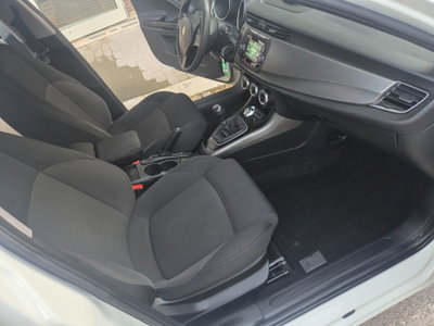 Alfa Romeo Giulietta 1.6 JTDm-2 Distinctive (12)