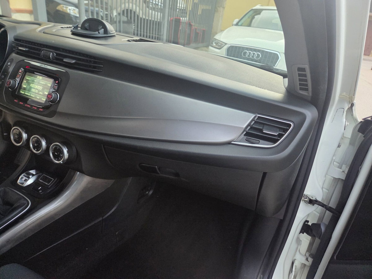 Alfa Romeo Giulietta 1.6 JTDm-2 Distinctive (13)