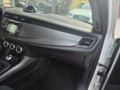Alfa Romeo Giulietta 1.6 JTDm-2 Distinctive (13)