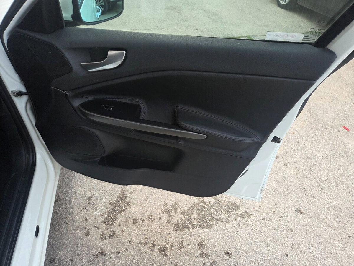 Alfa Romeo Giulietta 1.6 JTDm-2 Distinctive (17)
