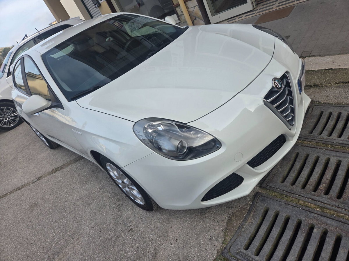 Alfa Romeo Giulietta 1.6 JTDm-2 Distinctive (2)