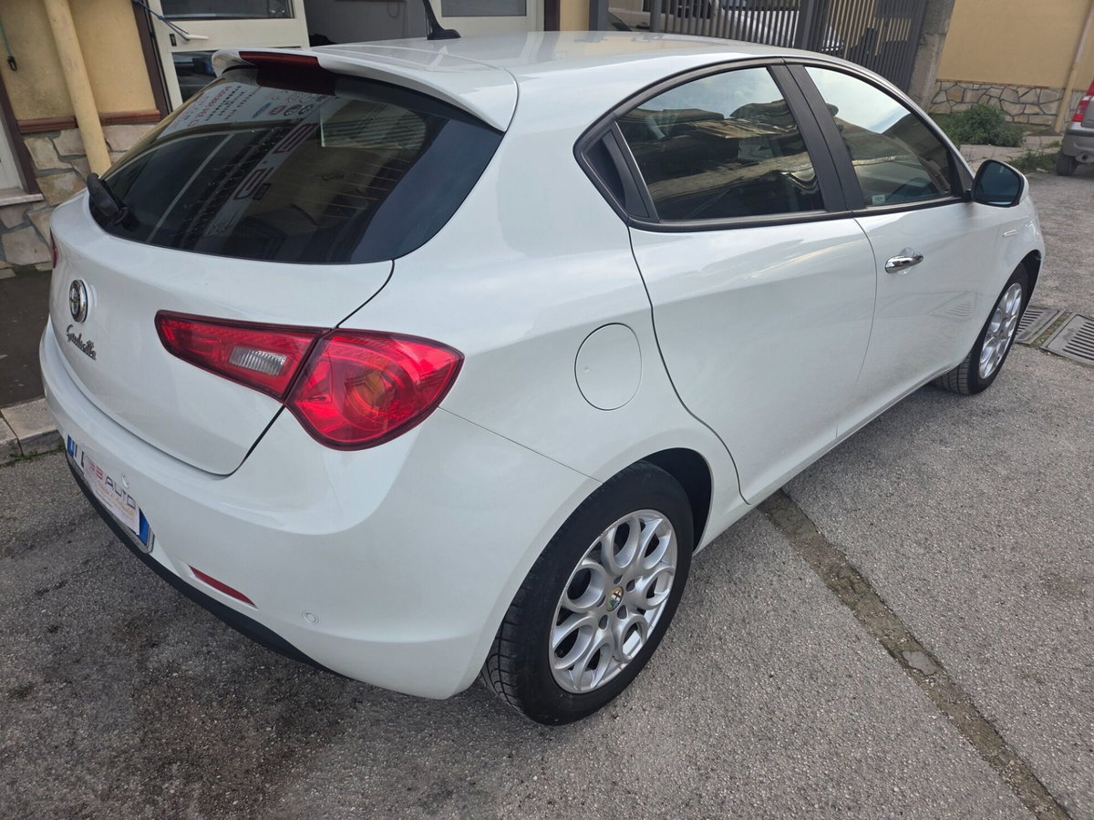 Alfa Romeo Giulietta 1.6 JTDm-2 Distinctive (5)