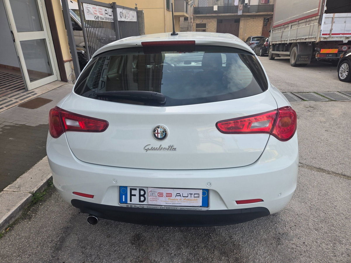 Alfa Romeo Giulietta 1.6 JTDm-2 Distinctive (7)