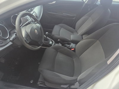 Alfa Romeo Giulietta 1.6 JTDm-2 Distinctive (8)