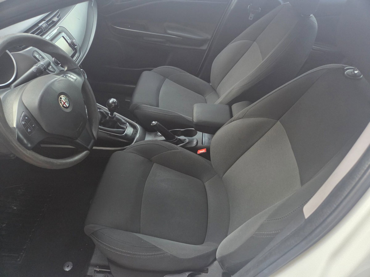 Alfa Romeo Giulietta 1.6 JTDm-2 Distinctive (9)