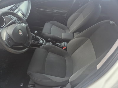 Alfa Romeo Giulietta 1.6 JTDm-2 Distinctive (9)
