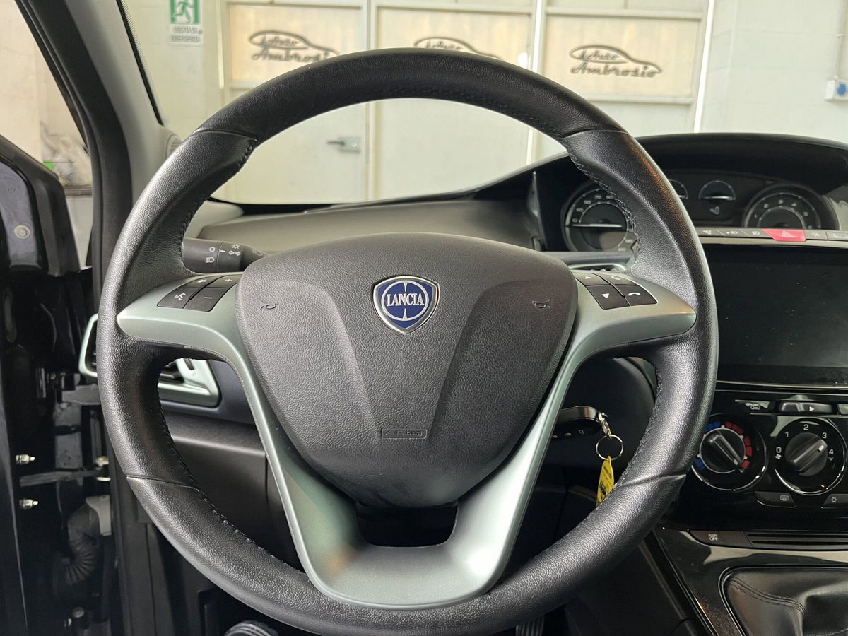 Lancia Ypsilon 1.0 FireFly 5 porte S&S Hybrid Ecochic Gold (10)