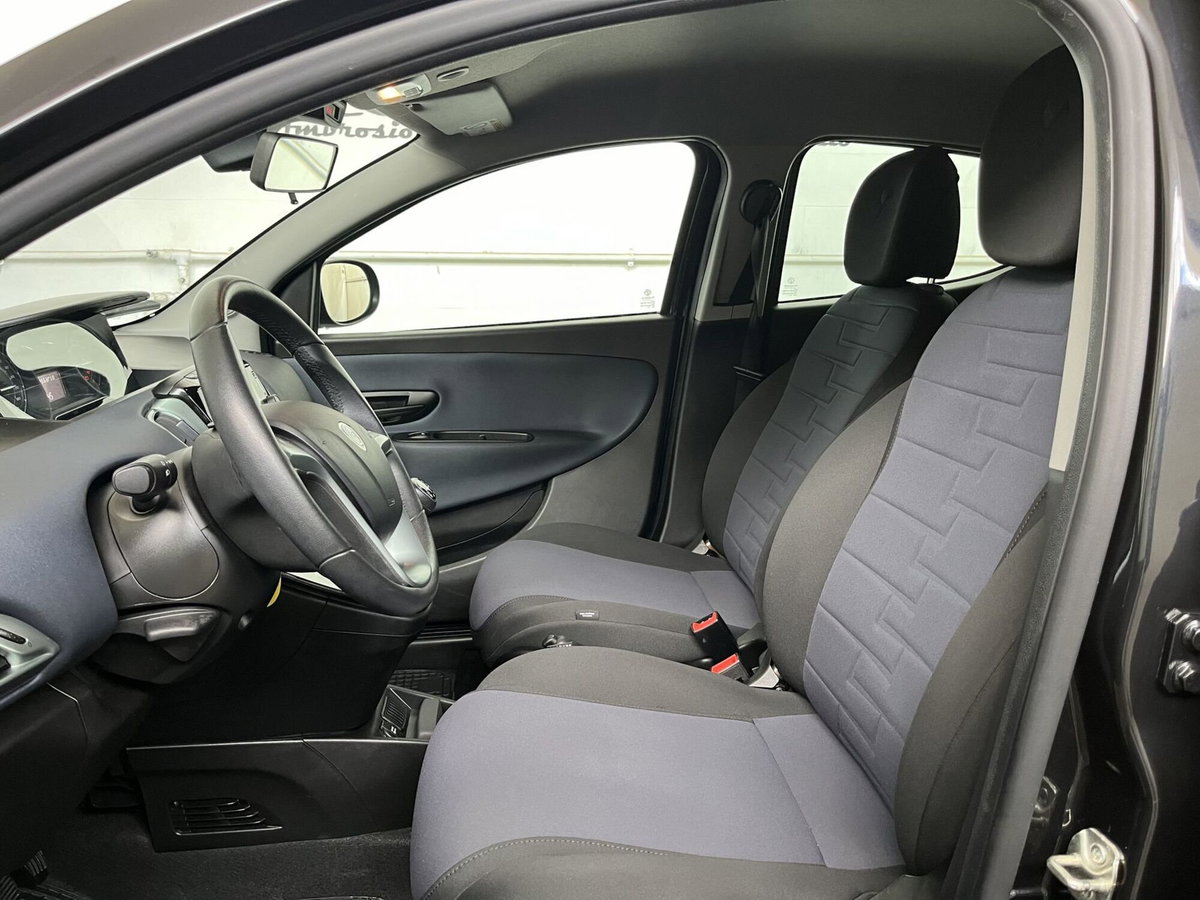 Lancia Ypsilon 1.0 FireFly 5 porte S&S Hybrid Ecochic Gold (11)