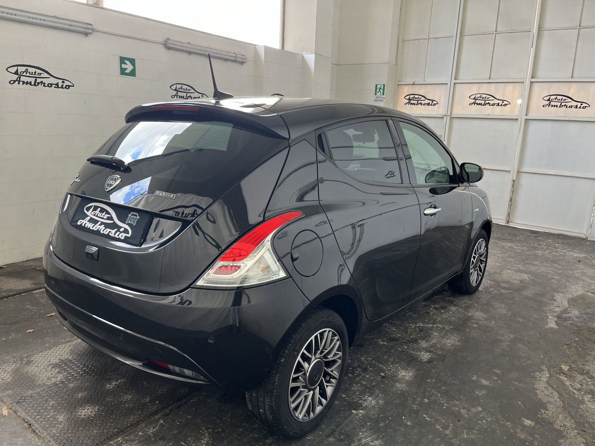 Lancia Ypsilon 1.0 FireFly 5 porte S&S Hybrid Ecochic Gold (2)