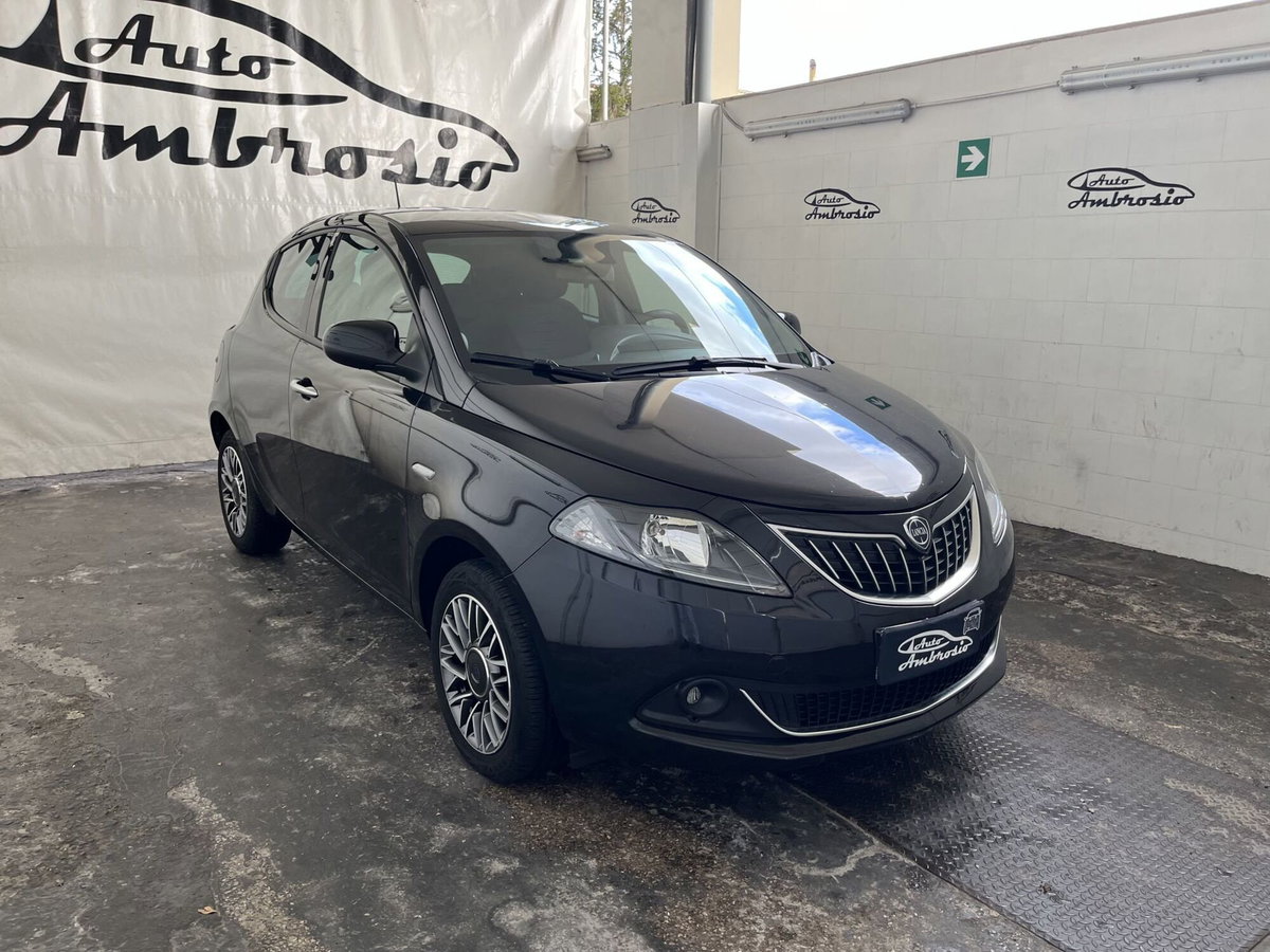 Lancia Ypsilon 1.0 FireFly 5 porte S&S Hybrid Ecochic Gold (4)