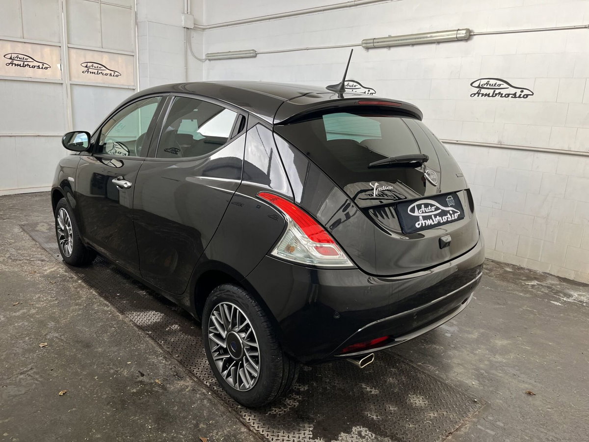 Lancia Ypsilon 1.0 FireFly 5 porte S&S Hybrid Ecochic Gold (6)