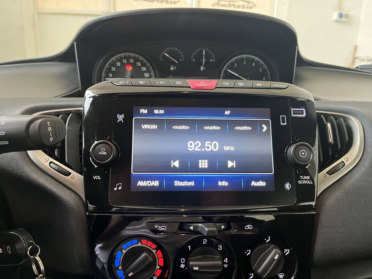 Lancia Ypsilon 1.0 FireFly 5 porte S&S Hybrid Ecochic Gold (8)
