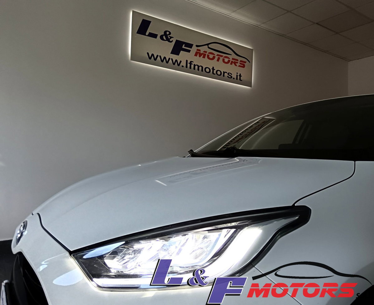 Toyota Yaris 1.5 Hybrid 5 porte Energy (12)