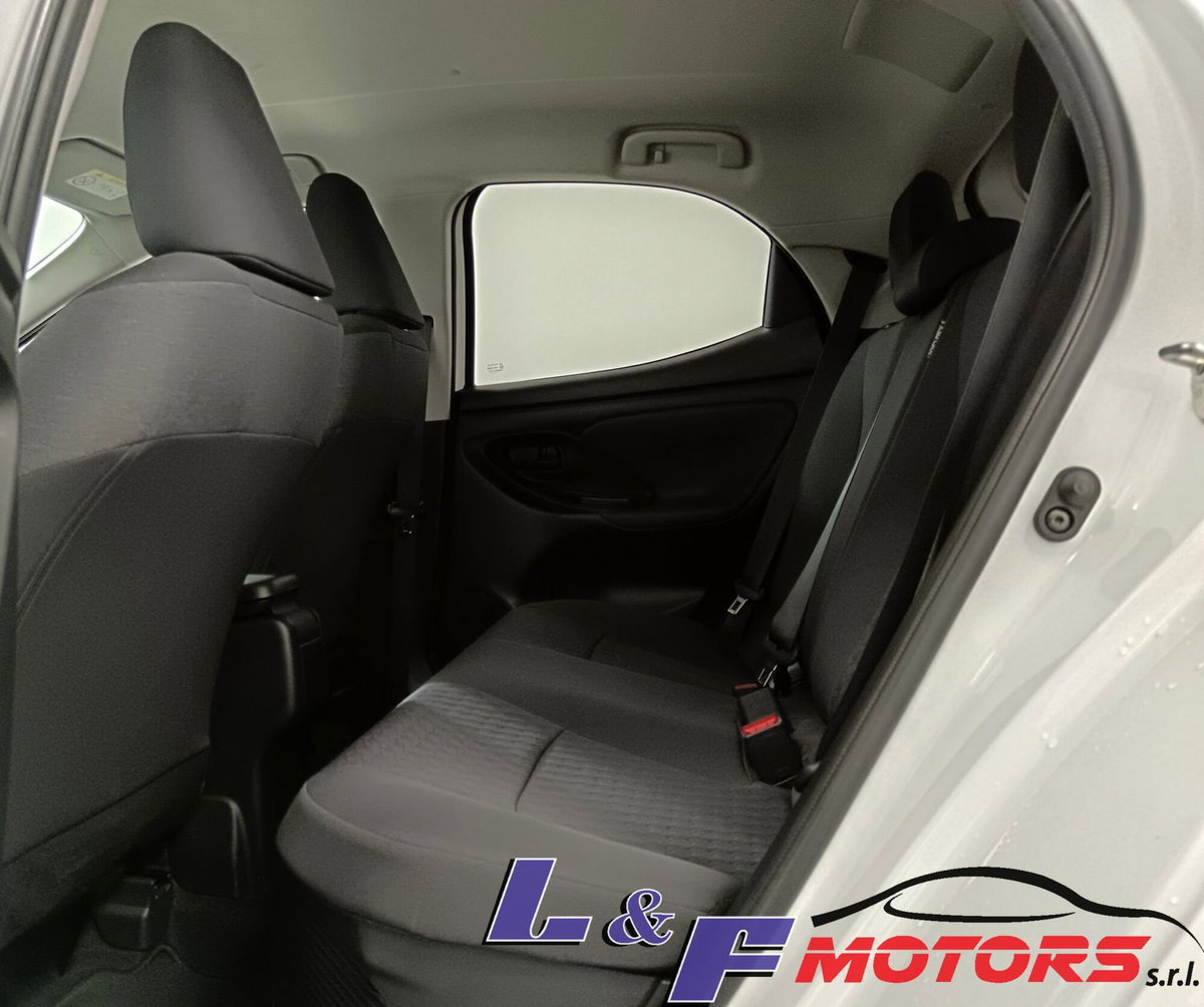 Toyota Yaris 1.5 Hybrid 5 porte Energy (17)