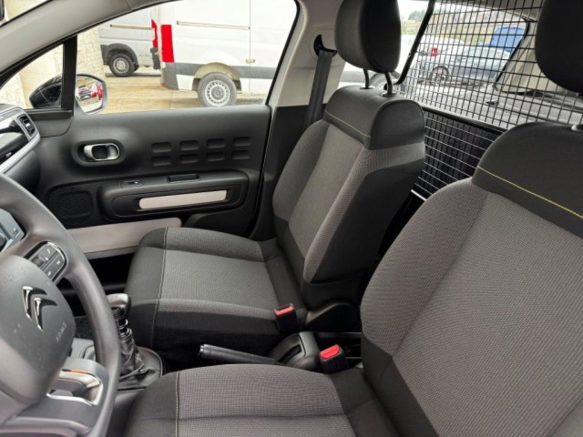 Citroen C3 BlueHDi 100 S&S Van Feel (19)