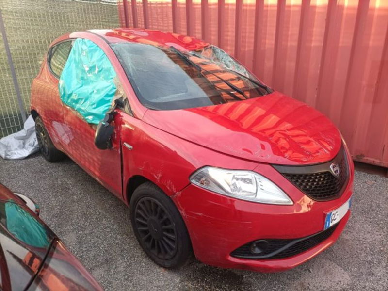 Lancia Ypsilon 1.0 FireFly 5 porte S&S Hybrid Ecochic Silver