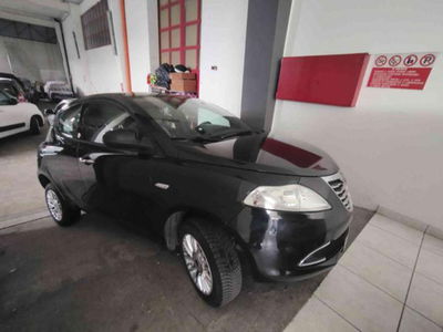 Lancia Ypsilon 0.9 TwinAir 85 CV 5 porte Metano Ecochic Silver usata