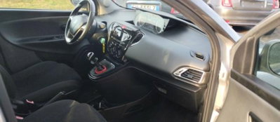 Lancia Ypsilon 0.9 TwinAir 85 CV 5 porte Metano Ecochic Silver (6)