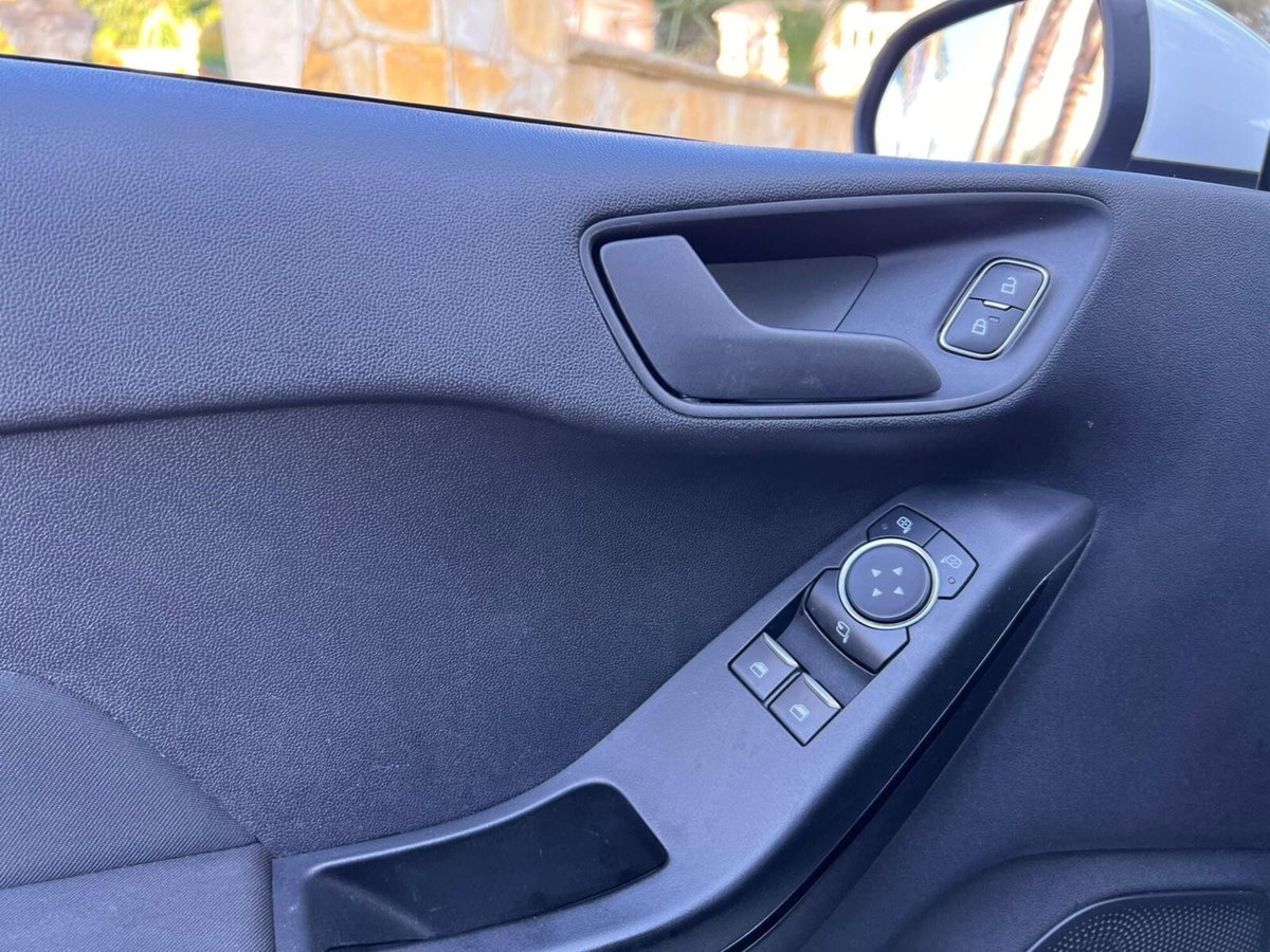Ford Fiesta 1.5 TDCi 85 CV 3 porte  Trend (13)