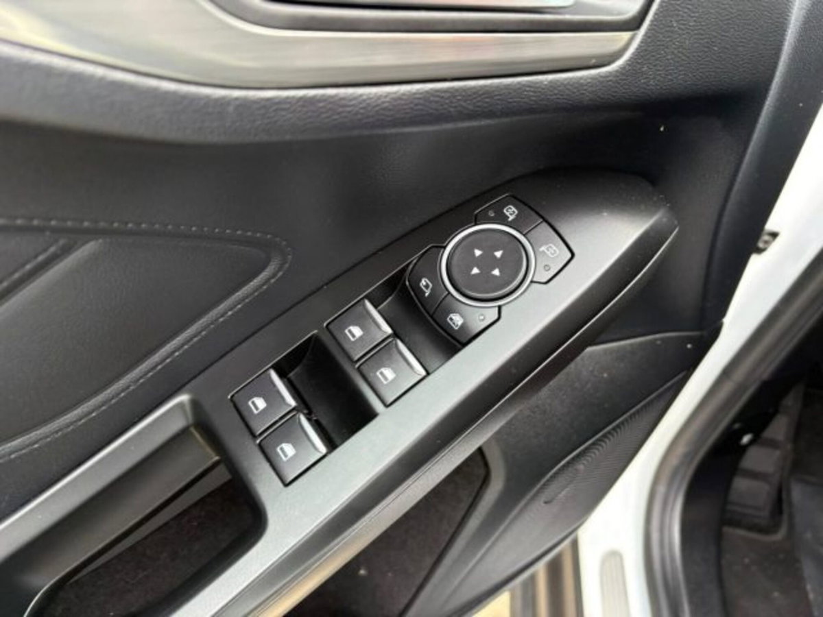 Ford Focus Station Wagon 2.0 EcoBlue 150 CV automatico SW ST-Line (18)
